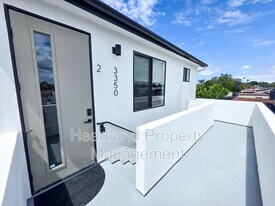 3350 Lockwood Dr in San Diego, CA - Building Photo