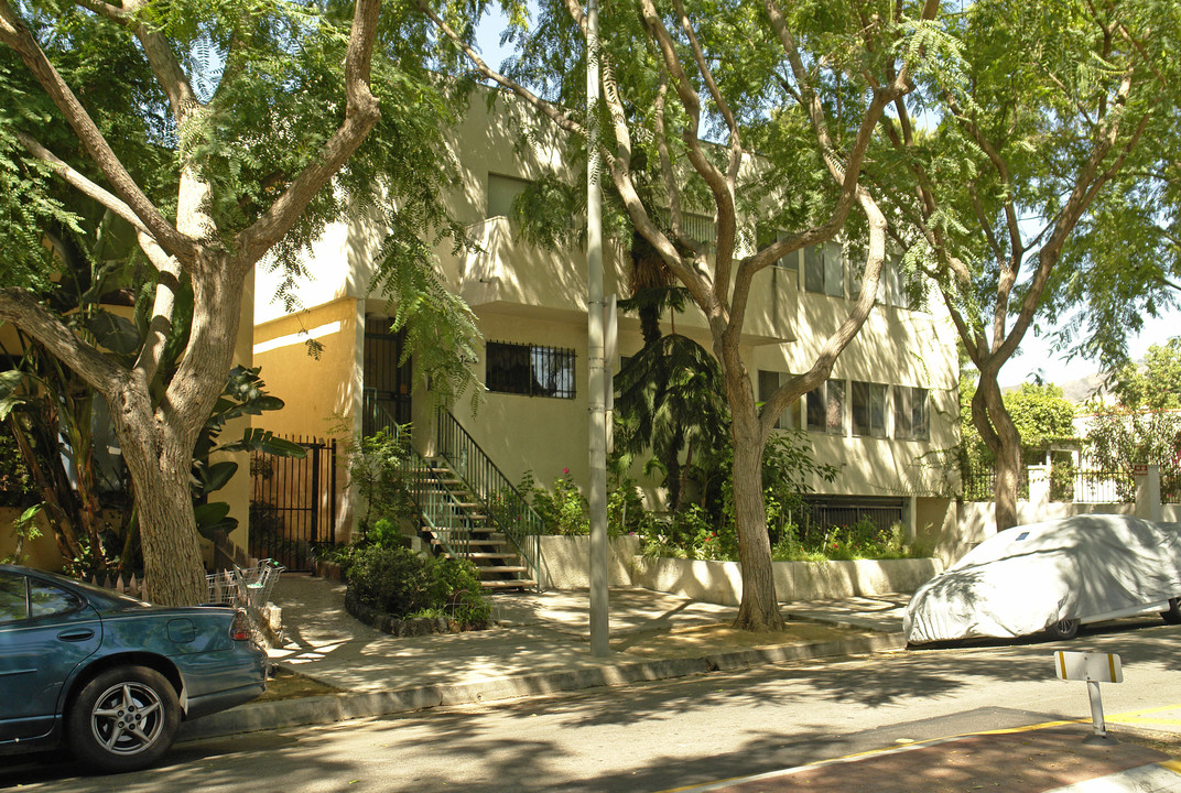 1235 N Formosa Ave in Los Angeles, CA - Building Photo