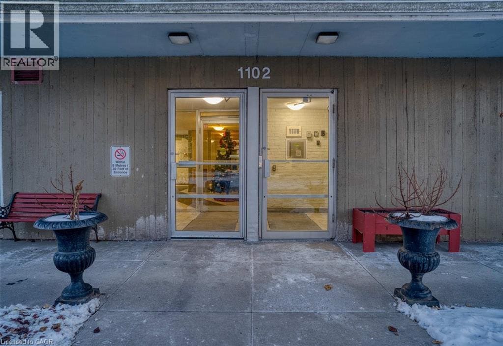 1102 Jalna Blvd in London, ON - Building Photo