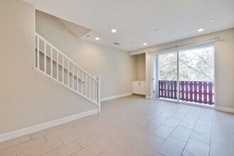 5529 Great Oaks Pkwy in San Jose, CA - Building Photo - Building Photo