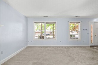 330 Silver Leaf Dr NW in Christiansburg, VA - Building Photo - Building Photo