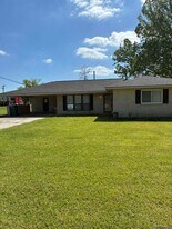 20280 Texas St in Livingston, LA - Building Photo