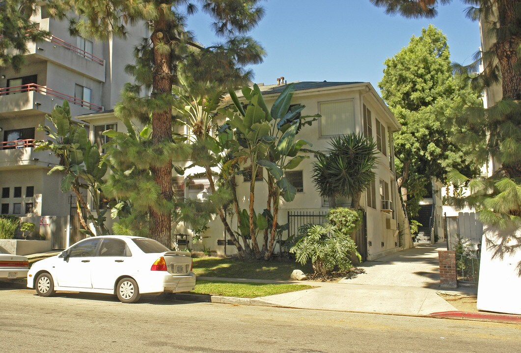 7015 Lanewood Ave in Los Angeles, CA - Foto de edificio