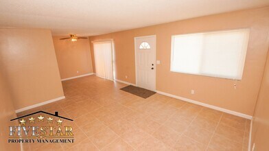 3017 Q St-Unit -B in Bakersfield, CA - Foto de edificio - Building Photo