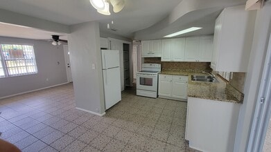 3806 Moog Rd in Holiday, FL - Building Photo - Building Photo