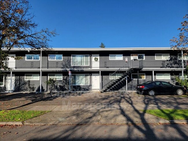 property at 208 SE 5th Ave