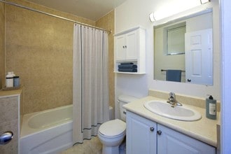 80 Beverley Street in Toronto, ON - Building Photo - Interior Photo