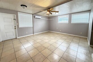 3022 W Walnut St in Tampa, FL - Building Photo - Building Photo