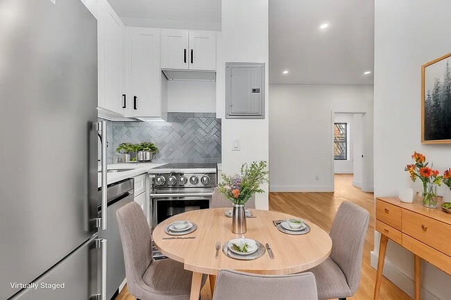 28 Bedford St in New York, NY - Building Photo - Building Photo