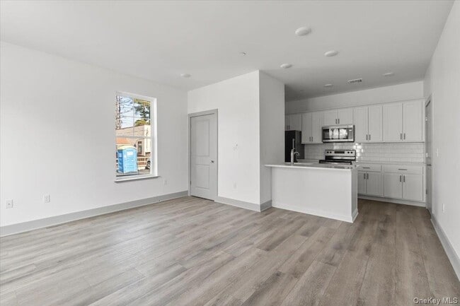 75 Forester Ave in Warwick, NY - Building Photo - Building Photo