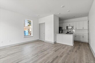 75 Forester Ave in Warwick, NY - Building Photo - Building Photo