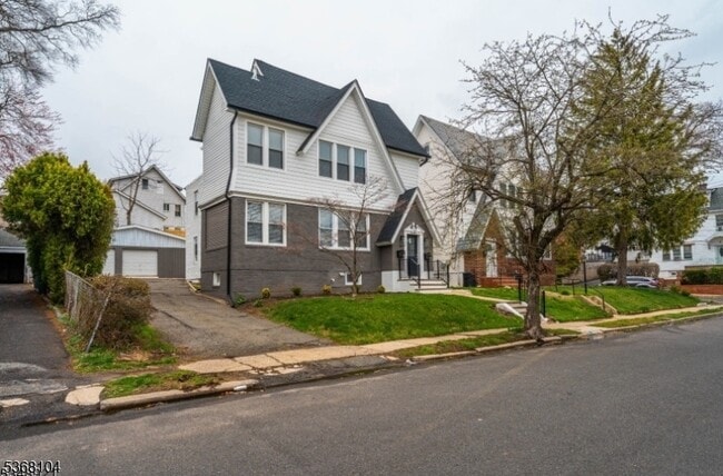 property at 41 Meadowbrook Rd