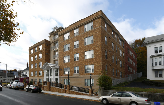 Pleasant Street Towers in Malden, MA - Foto de edificio - Building Photo