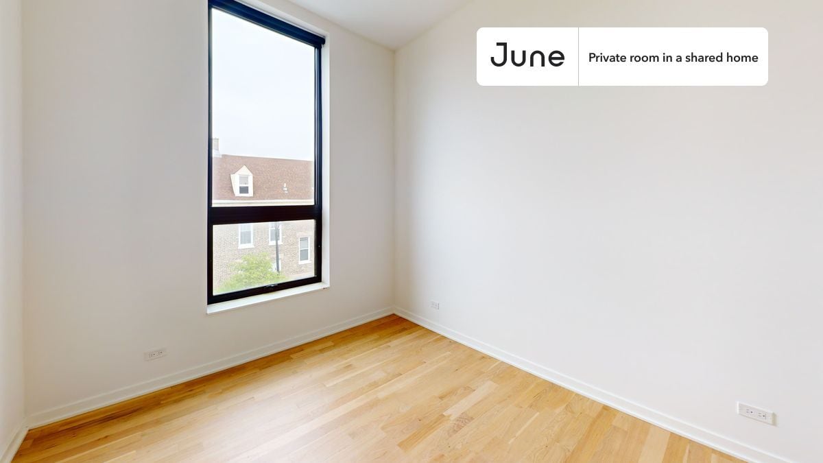 Private bedroom in 4 bed/3 bath Home in Chicago, IL - Building Photo