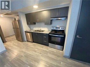 275F Larch St in Waterloo, ON - Building Photo - Building Photo
