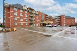 Bellagio Niagra in Niagara Falls, ON - Building Photo - Building Photo