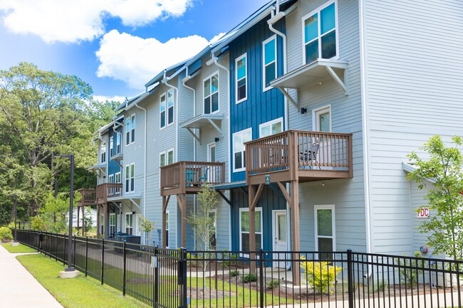 Ivy Row at LA Tech in Ruston, LA - Building Photo - Building Photo