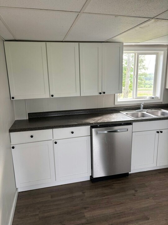 4215 Pearsall Rd in Williamson, NY - Building Photo