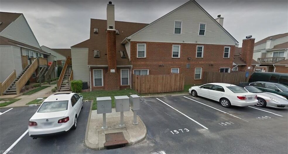5080 Gatehouse Way in Virginia Beach, VA - Building Photo