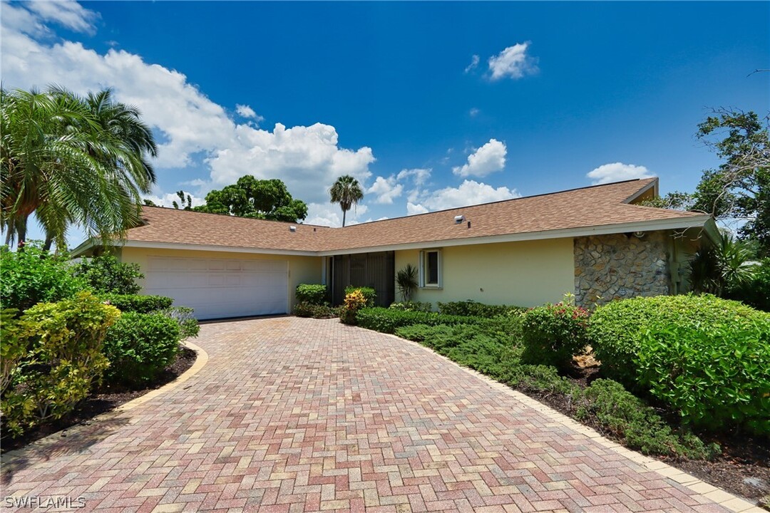 28387 Las Palmas Cir in Bonita Springs, FL - Building Photo