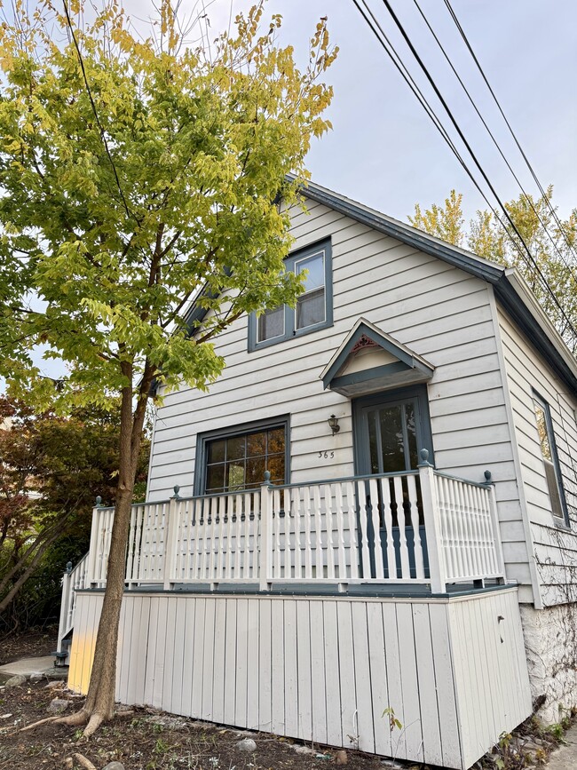 365 E Schiller St in Milwaukee, WI - Building Photo - Building Photo