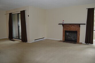 10511 Holly Park Ln in Surrey, BC - Building Photo - Building Photo