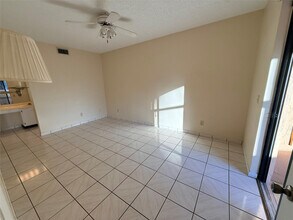 12060 NW 11th St in Pembroke Pines, FL - Building Photo - Building Photo
