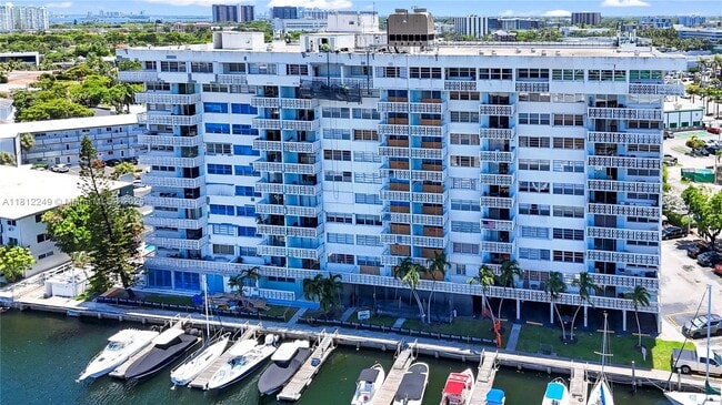 13155 Ixora Ct in North Miami, FL - Building Photo - Building Photo