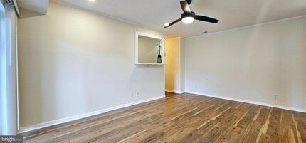 114 Van Buren Rd in Voorhees Township, NJ - Foto de edificio - Building Photo