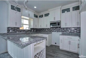 18 Sunset Dr in Mission, TX - Building Photo - Building Photo