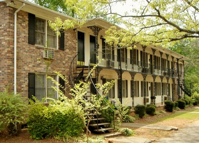 Colonial Apartments in Athens, GA - Building Photo