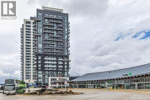 2087 Fairview St in Burlington, ON - Building Photo
