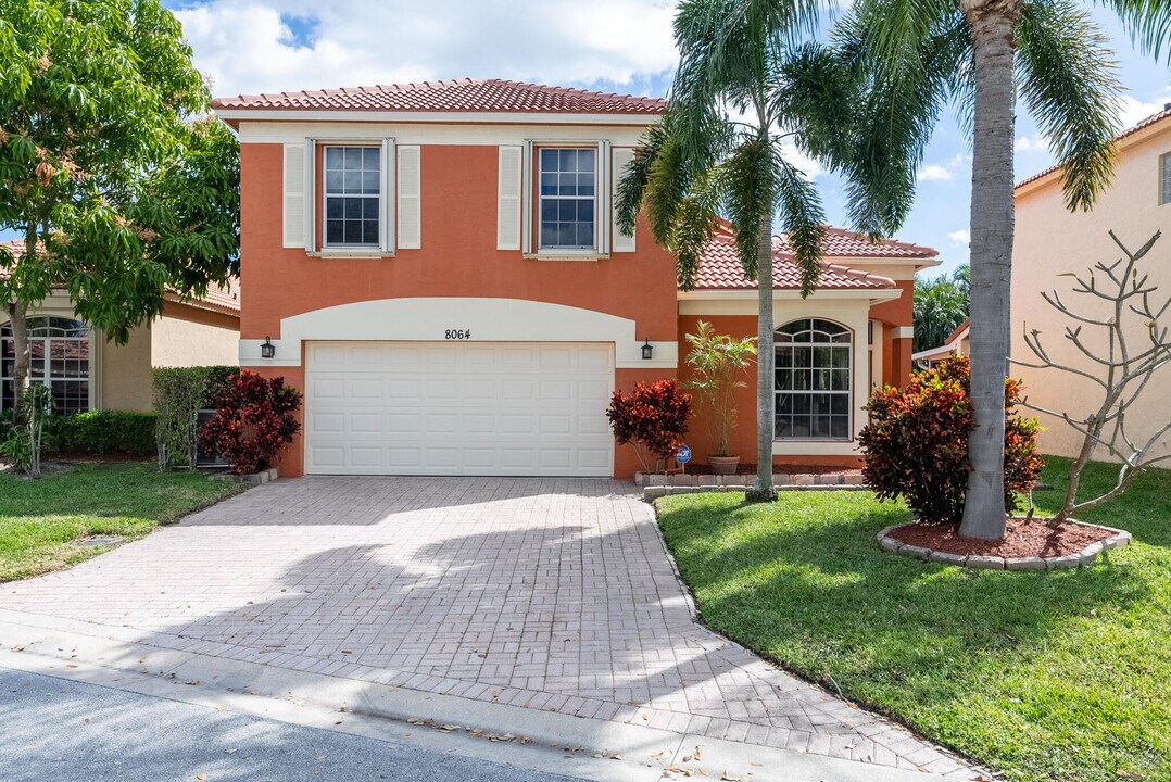 8064 Via Hacienda in Riviera Beach, FL - Building Photo
