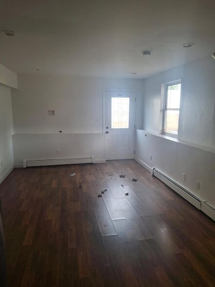 11 Kathleen Crescent in Coram, NY - Building Photo - Building Photo