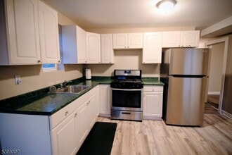 31 Stewart Pl in Fanwood, NJ - Building Photo - Building Photo