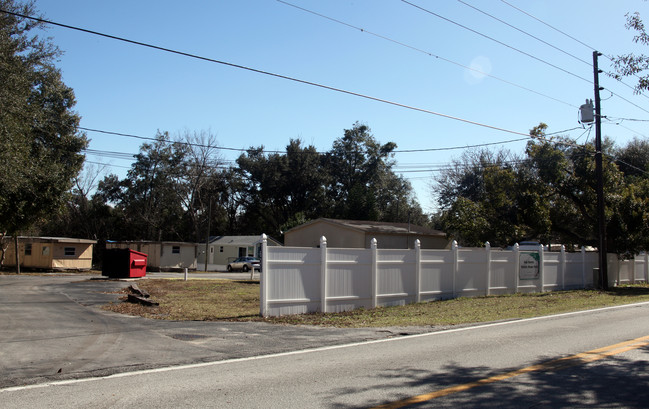 Spring Lake Camper Park in Davenport, FL - Foto de edificio - Building Photo