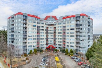 Stewart Place Condominiums in White Plains, NY - Building Photo - Primary Photo