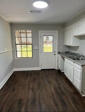 228 Hill Terrace Dr in Nederland, TX - Building Photo - Building Photo