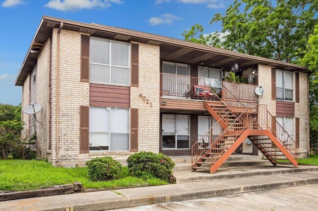 4021 Briar Hollow Dr in Dickinson, TX - Building Photo - Building Photo