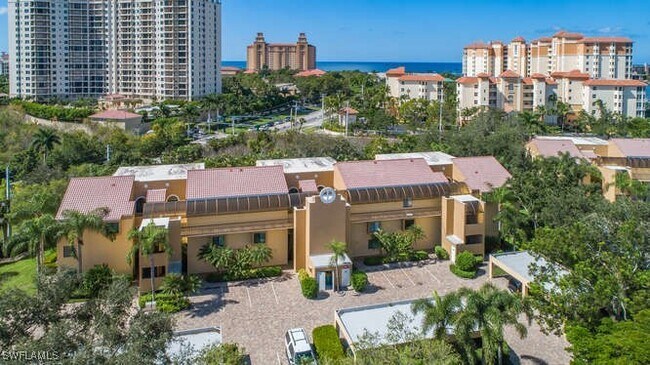 592 Beachwalk Cir in Naples, FL - Building Photo - Building Photo