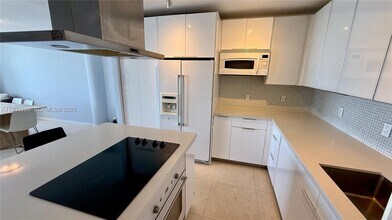 900 Bay Dr in Miami Beach, FL - Foto de edificio - Building Photo