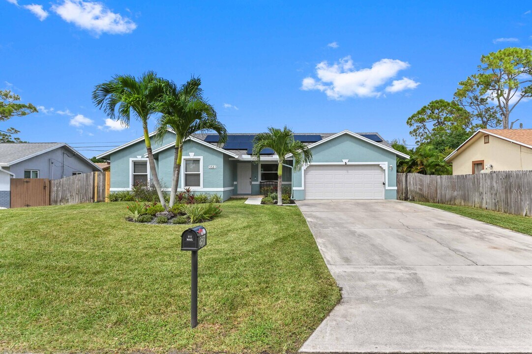 3581 Kitely Ave in Boynton Beach, FL - Building Photo