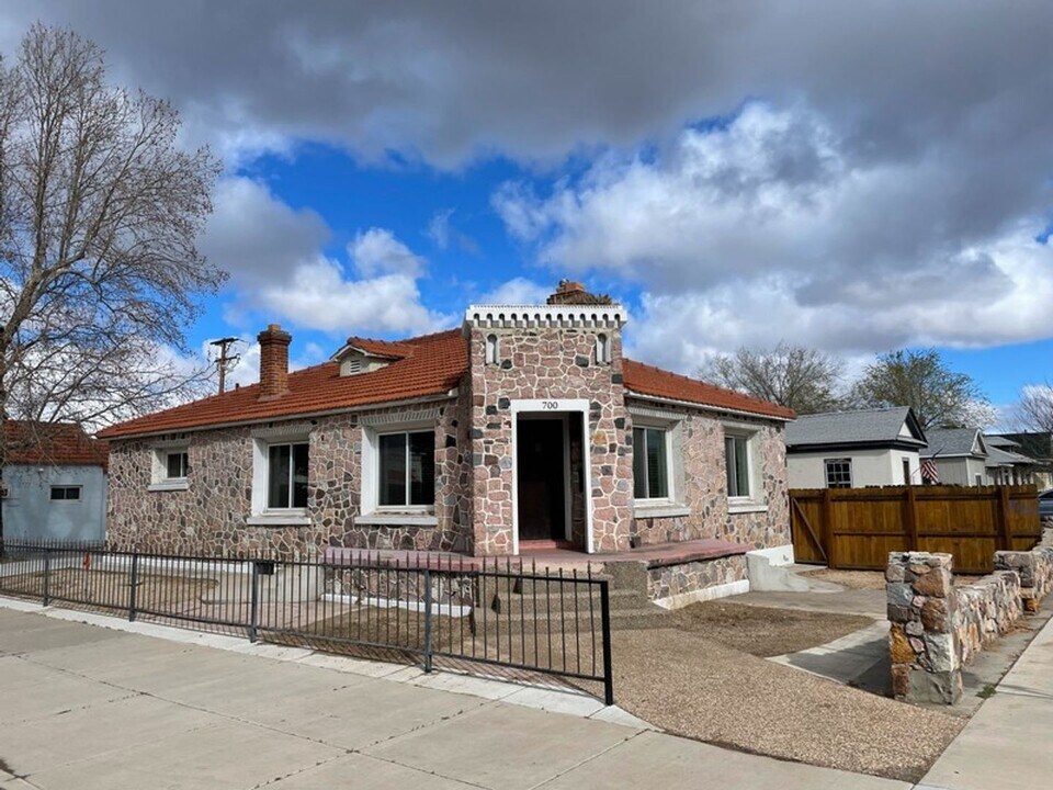 700 C St in Sparks, NV - Building Photo