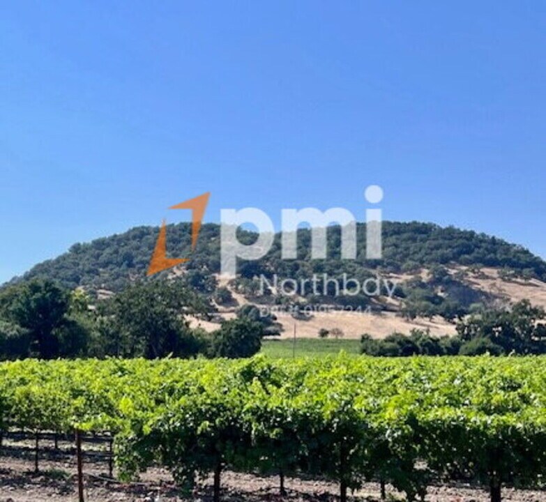 6950 Yount St in Yountville, CA - Building Photo
