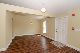 5890 NW Dowse St in Port St. Lucie, FL - Building Photo - Building Photo