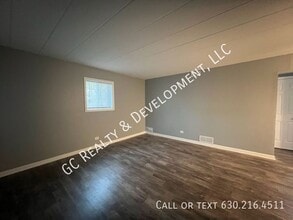 324 Wilson Ave in West Chicago, IL - Building Photo - Building Photo