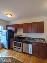 951 W Cornelia Ave, Unit 3 Apartments