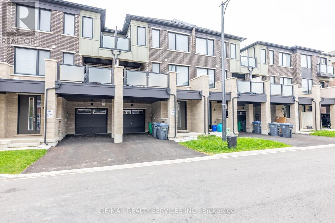 29 Keppel Cir in Brampton, ON - Building Photo