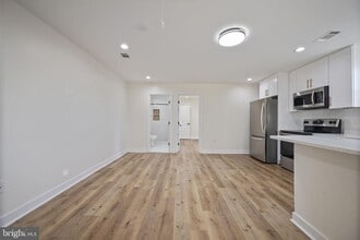 555 S Marlyn Ave in Essex, MD - Building Photo - Building Photo