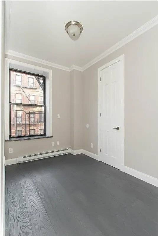 5 W 103rd St, Unit 1B in New York, NY - Foto de edificio - Building Photo
